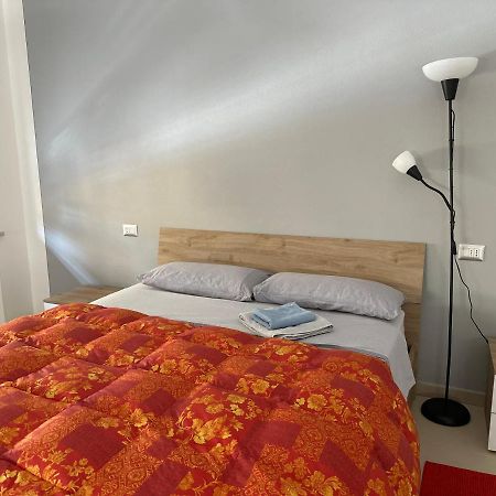 Grande Stanza Matrimoniale In Palazzo Signorile Leilighet Mirandola Eksteriør bilde