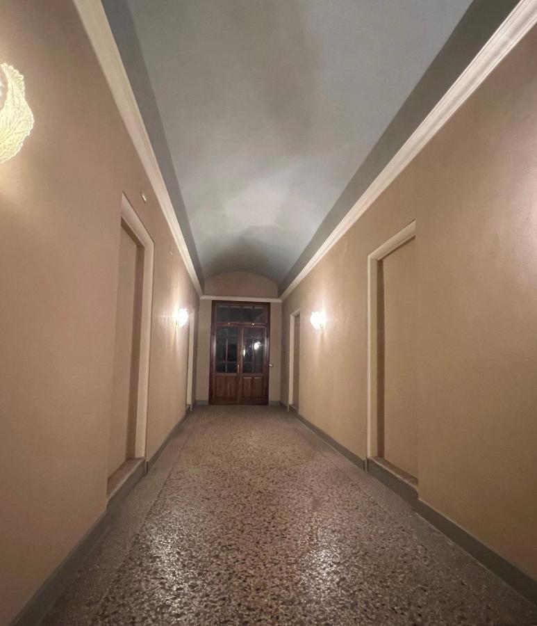 Grande Stanza Matrimoniale In Palazzo Signorile Leilighet Mirandola Eksteriør bilde